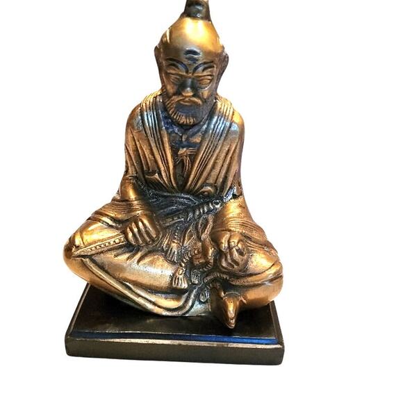 Vintage Brass Japanese Sitting Samurai Sculpture 7.5" x 5" Black Base Weighted - Picture 1 of 10